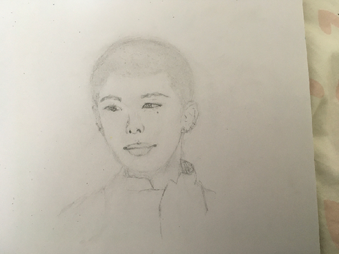 Hyunjin drawing buzz cut edition 
