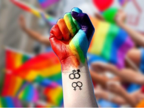 ☮               