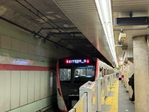 怒鳴る駅員