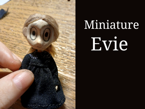 Miniature Evie