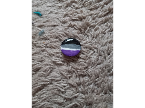 I have a pride pin now! :}