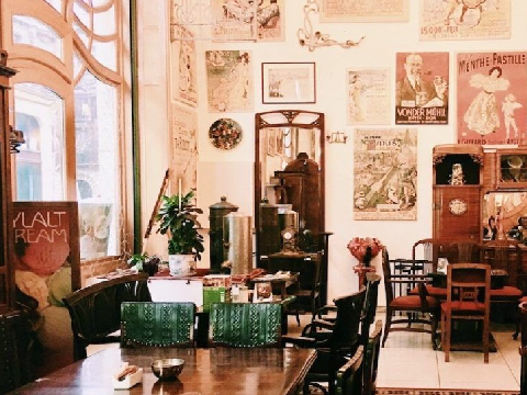 cozy cafe ambiance