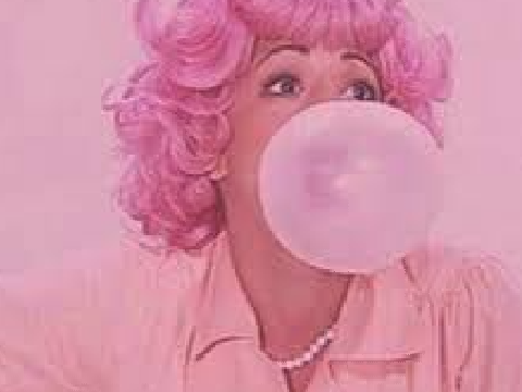 ITS ME, THE GUM YOU JUST WALKED ON >:3