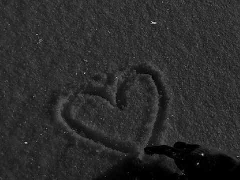 <3